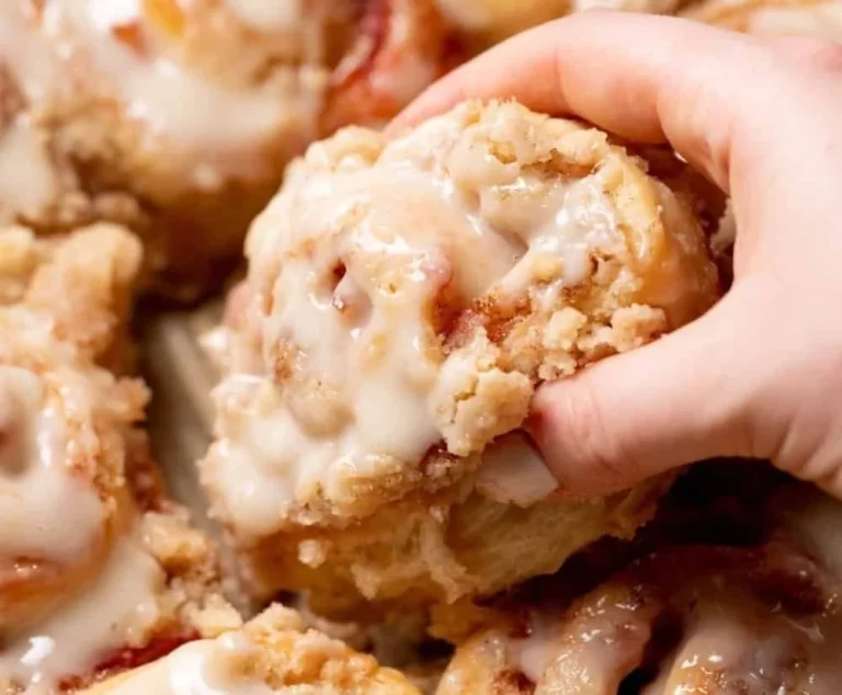 Peach cobbler cinnamon rolls with crumb streusel topping.